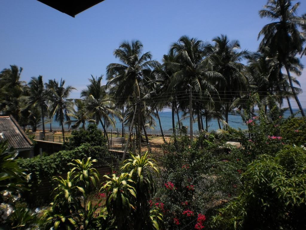 Sri Beach Bungalows And Villa Marawila Dış mekan fotoğraf