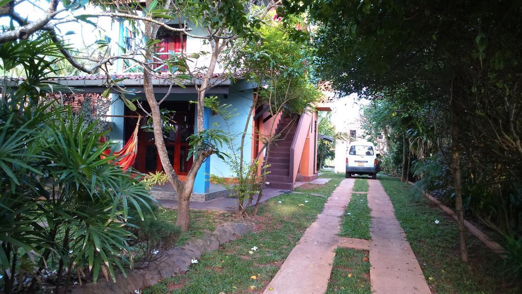 Sri Beach Bungalows And Villa Marawila Dış mekan fotoğraf