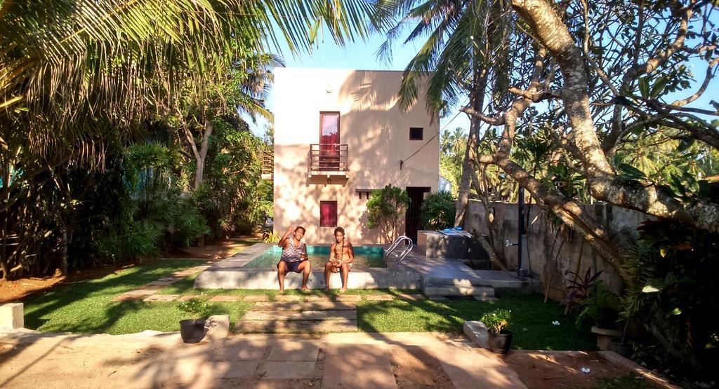 Sri Beach Bungalows And Villa Marawila Dış mekan fotoğraf