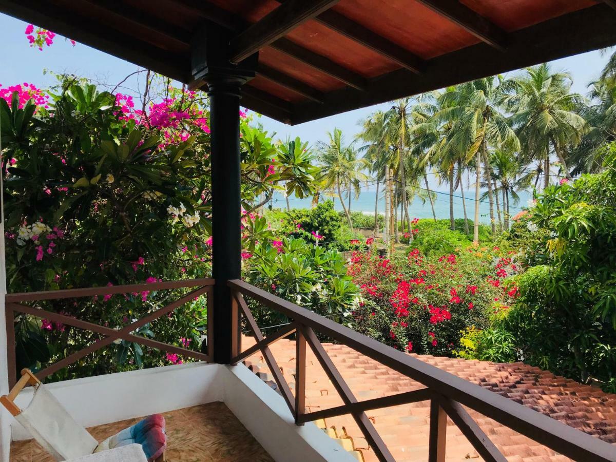 Sri Beach Bungalows And Villa Marawila Dış mekan fotoğraf